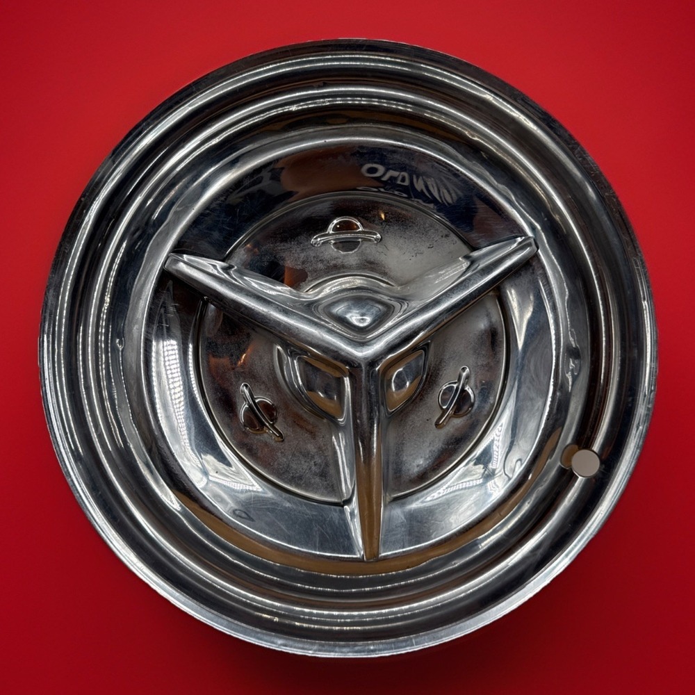 OLDSMOBILE Rocket Fiesta Starfire Tri Bar Spinner Hubcap OEM 15"